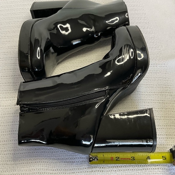 Journee Collection Black Chunky Heel Ankle Boots - Picture 6 of 10